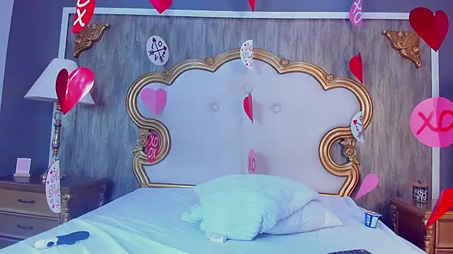 LauraBellinni live sex cam