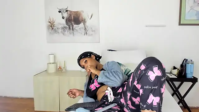 ConnieSmall24 live sex cam