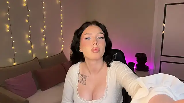 mistress_of_hearts's cam snapshot