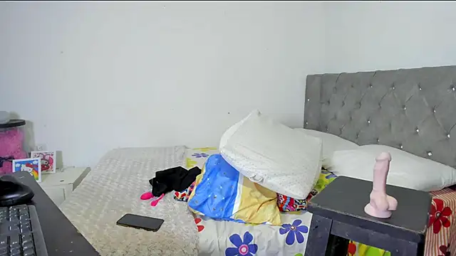 naive_natty10 live sex cam