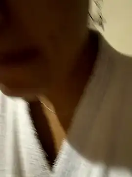 Cami_Leon2's cam snapshot