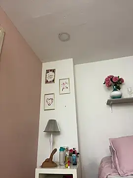 LauraRaider live sex cam