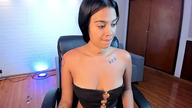 Saara_Corraless's cam snapshot