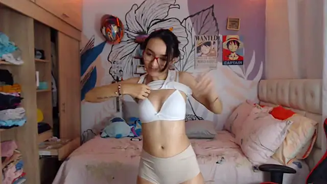 LinzyBaner's cam snapshot