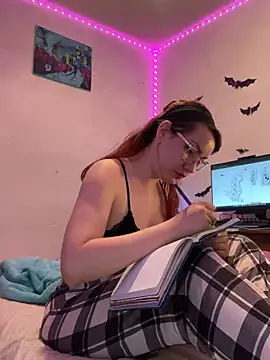 Nina-Chick777 live sex cam