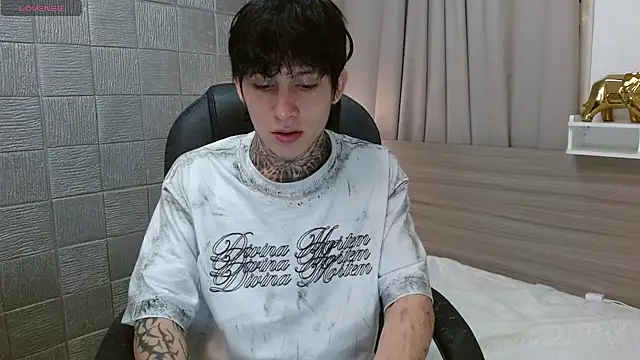 Iantwink18 live sex cam