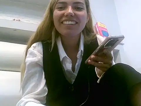 VittoriaTaylor's cam snapshot