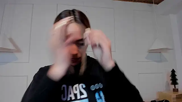 nikolevoshkie_'s cam snapshot