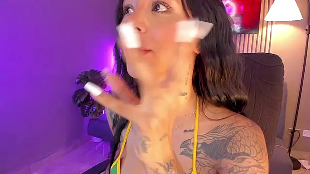 VegaLuxe's cam snapshot