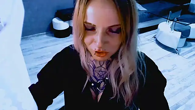 InesGold's cam snapshot