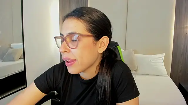 desireee_'s cam snapshot