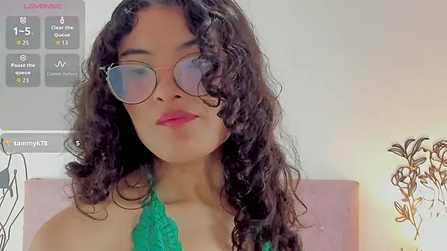 MirandaLawrens_'s cam snapshot