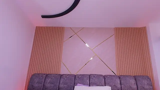 naia_blessed's cam snapshot