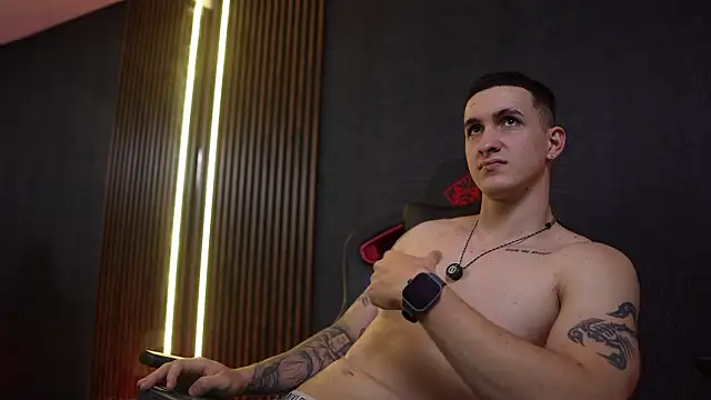 JacksonOlsenn live sex cam