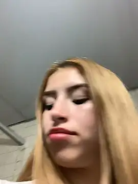 PrettyAshley_'s cam snapshot