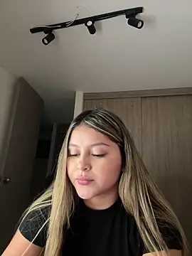 lunablossom_ live sex cam