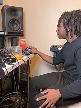 YourLittleBoyfriend live sex cam