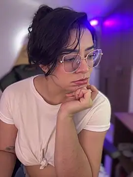 Lia_flowers's cam snapshot