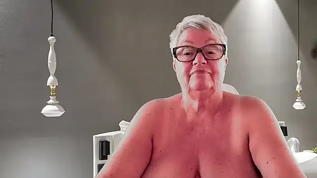 Mystery-Grandmother's cam snapshot