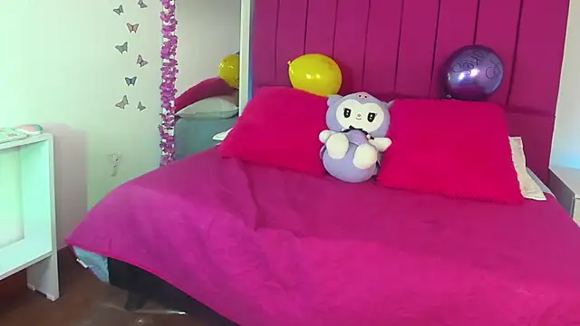 Mia_Miller001's cam snapshot