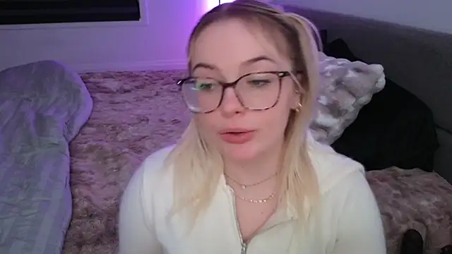 margot_robbie7's cam snapshot