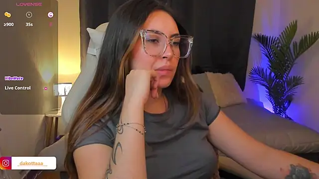 dakottaa_'s cam snapshot
