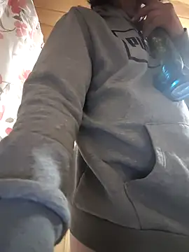 Lilsmokeshow017 live sex cam