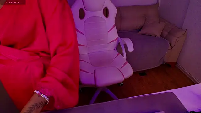 Megan_Wooods's cam snapshot