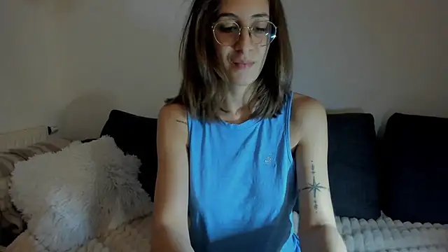 DesireMore90's cam snapshot