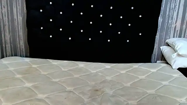 Alicee_Moonn live sex cam