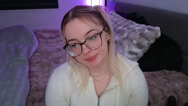 margot_robbie7's cam snapshot