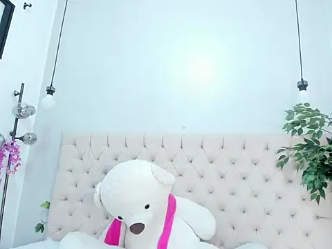 Victoria_Coleman's cam snapshot