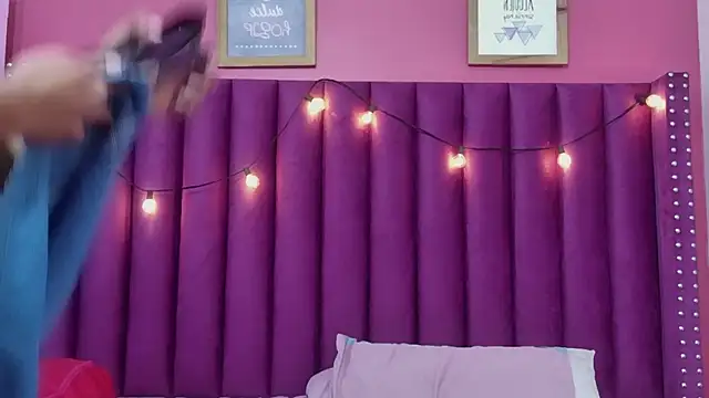 cutepetitee's cam snapshot