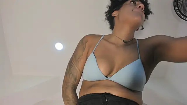 OnlyGia live sex cam