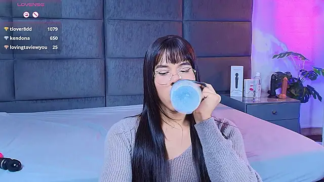 Slenna_Moon live sex cam