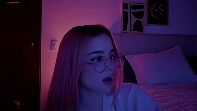 Roxxy_mora live sex cam