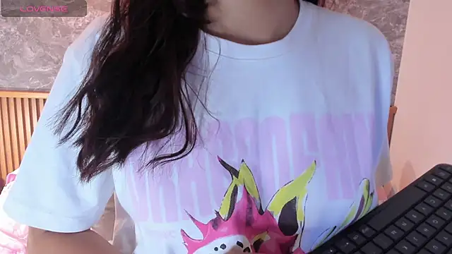 alina_souvage_'s cam snapshot