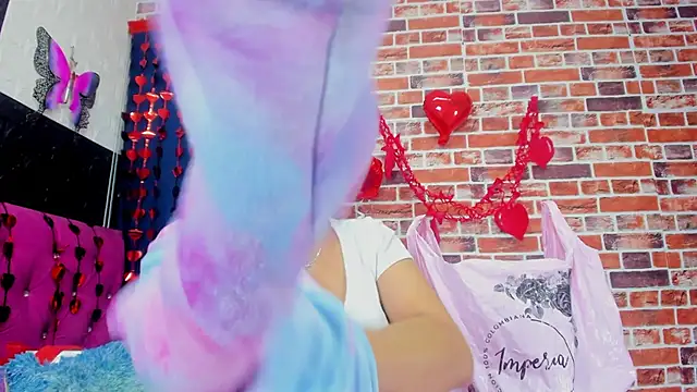 aliaandadara's cam snapshot