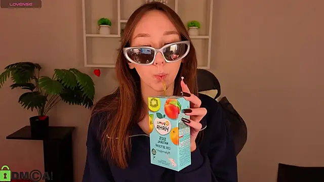 Miche1le_Allenne's cam snapshot