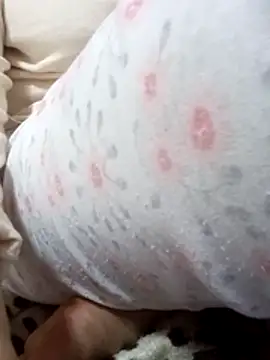 Bombamom's cam snapshot