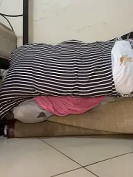 sweet18creamybigpussy's cam snapshot