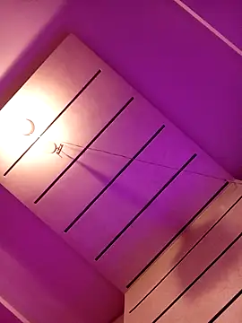 rremase_monroee76's cam snapshot