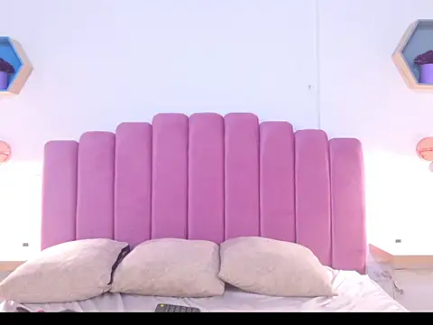 katiamoree's cam snapshot