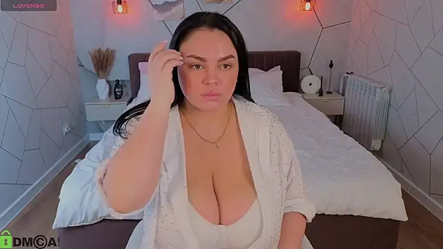 adele_crown's cam snapshot