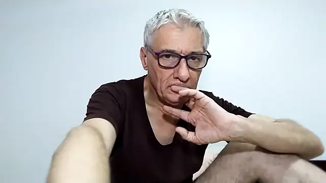 BIGUNCUTHARDCOCK live sex cam