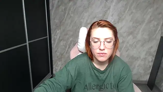 Reginasmilee live sex cam