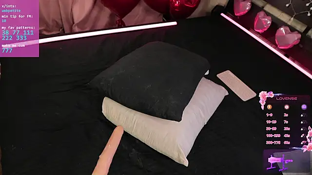 webpetite's cam snapshot