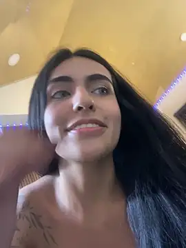 DaphneUwu live sex cam