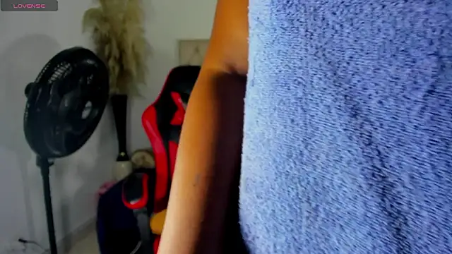 helena_copper_'s cam snapshot