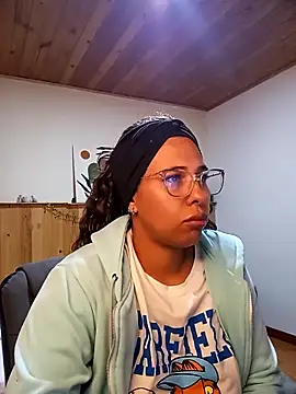 IVONNE_COLLINS33's cam snapshot